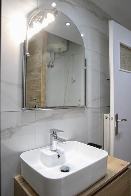 Stylish And Comfortable Apartment Athen Exterior foto